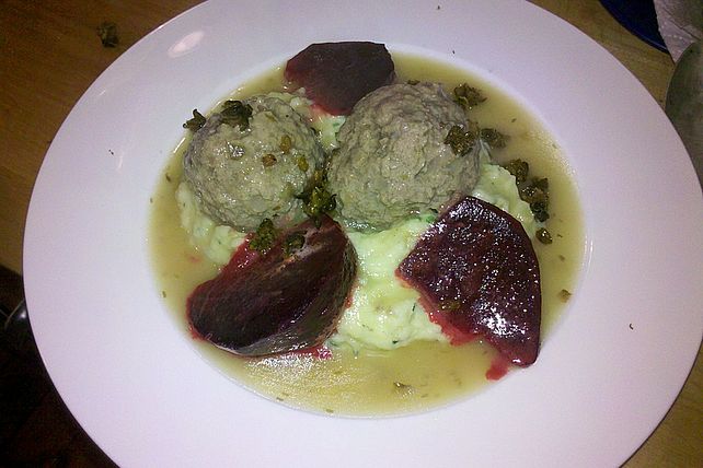 Königsberger Klopse mit Roter Bete und Schnittlauch-Kartoffel-Püree von ...