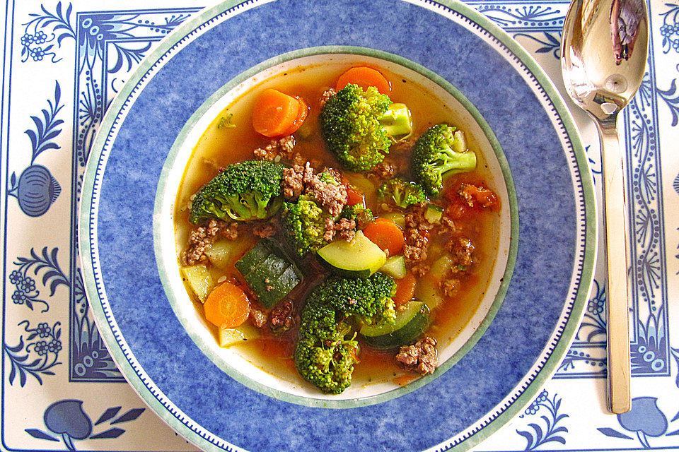 Gemüsesuppe mit Hackfleisch