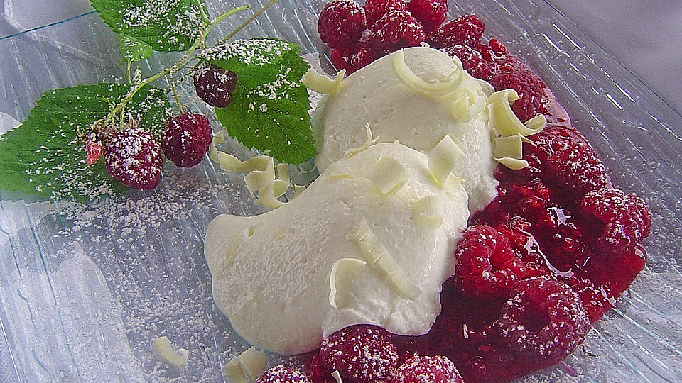 Feine Buttermilchmousse mit marinierten Himbeeren von s-fuechsle| Chefkoch Feine Buttermilchmousse mit marinierten Himbeeren von s-fuechsle| Chefkoch