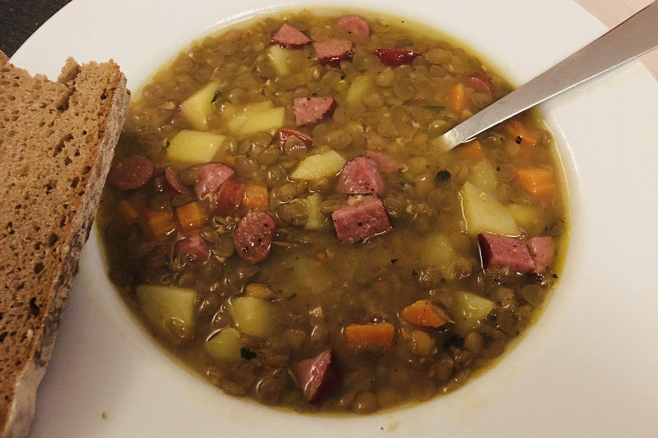 Hausgemachte Linsensuppe