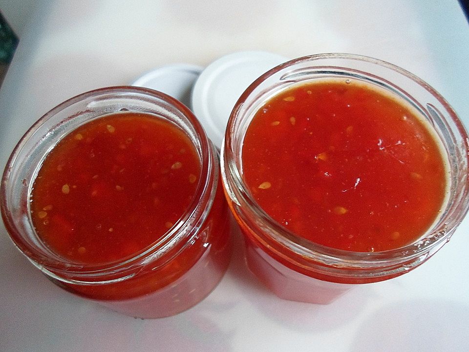 Tomaten-rote Spitzpaprika-Konfitüre mit roter Pfefferschote - Kochen ...