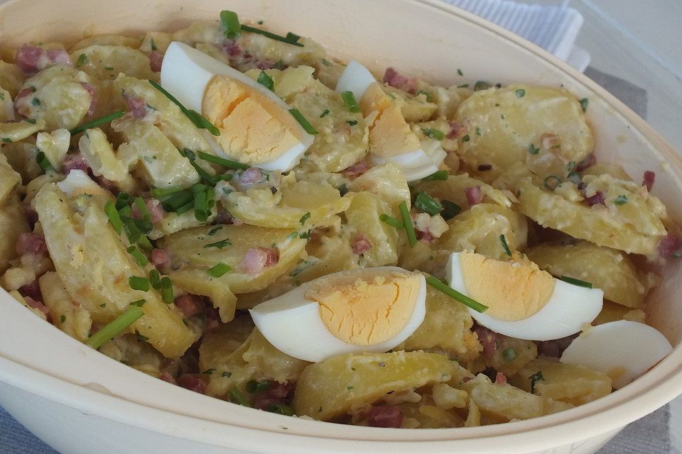 Kartoffelsalat mit Ei und Sahne