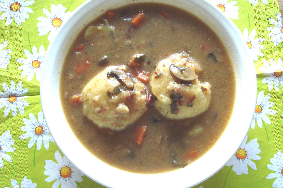 Wiener Kartoffelsuppe mit braunen Champignons