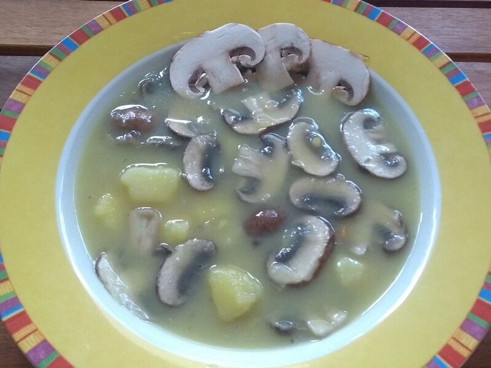 Wiener Kartoffelsuppe mit braunen Champignons von caremma| Chefkoch