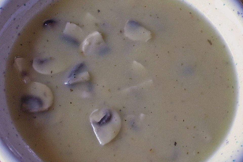 Wiener Kartoffelsuppe mit braunen Champignons