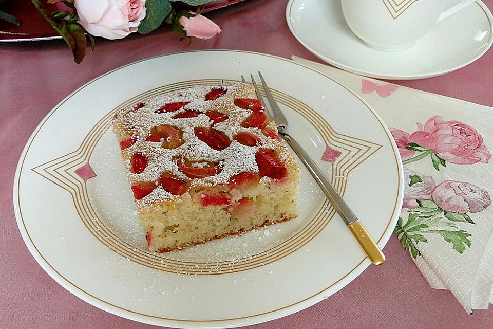 Schneller Rhabarber-Holunder-Kuchen