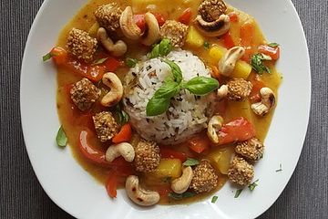 Paprika-Kokos-Curry mit Tofu und Ananas