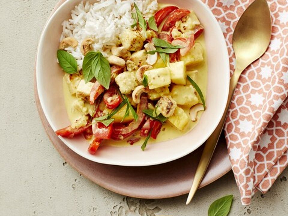 Paprika-Kokos-Curry mit Tofu und Ananas