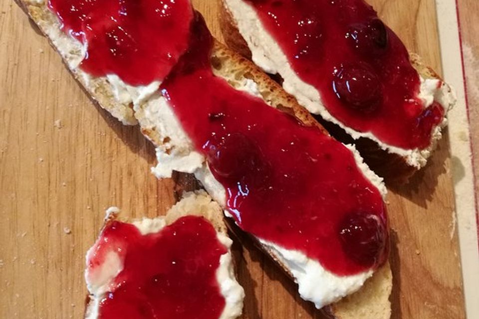 Marmelade mit Sauerkirschen