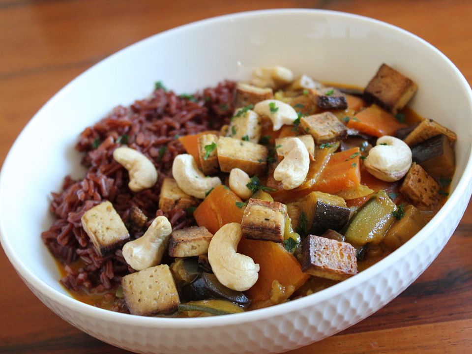 Gemüsepfanne vietnamesischer Art mit Tofu und Curry-Kokos-Sauce von ...