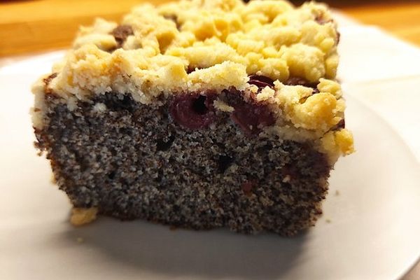 Mohnkuchen mit Kirschen und Streuseln von sonnenblumi | Chefkoch