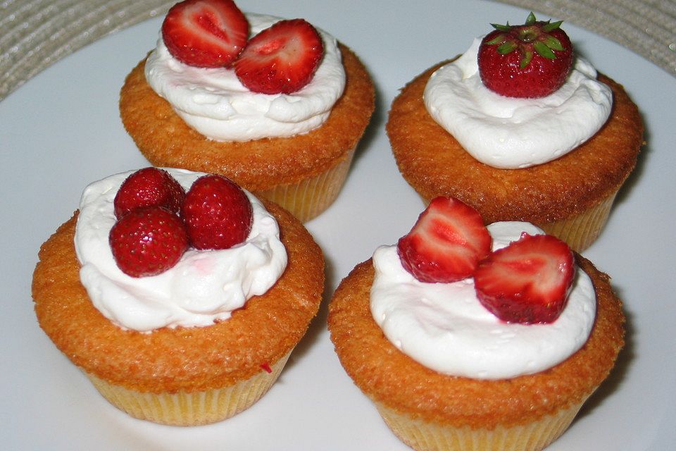 Erdbeer-Sahne-Cupcakes