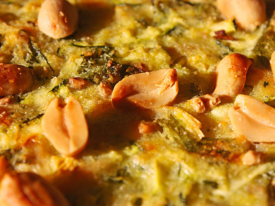 Zucchinikuchen mit Erdnüssen von friaufeck| Chefkoch