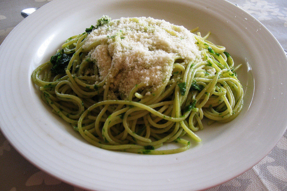 Marys Bärlauch-Spezialsoße mit Spaghetti