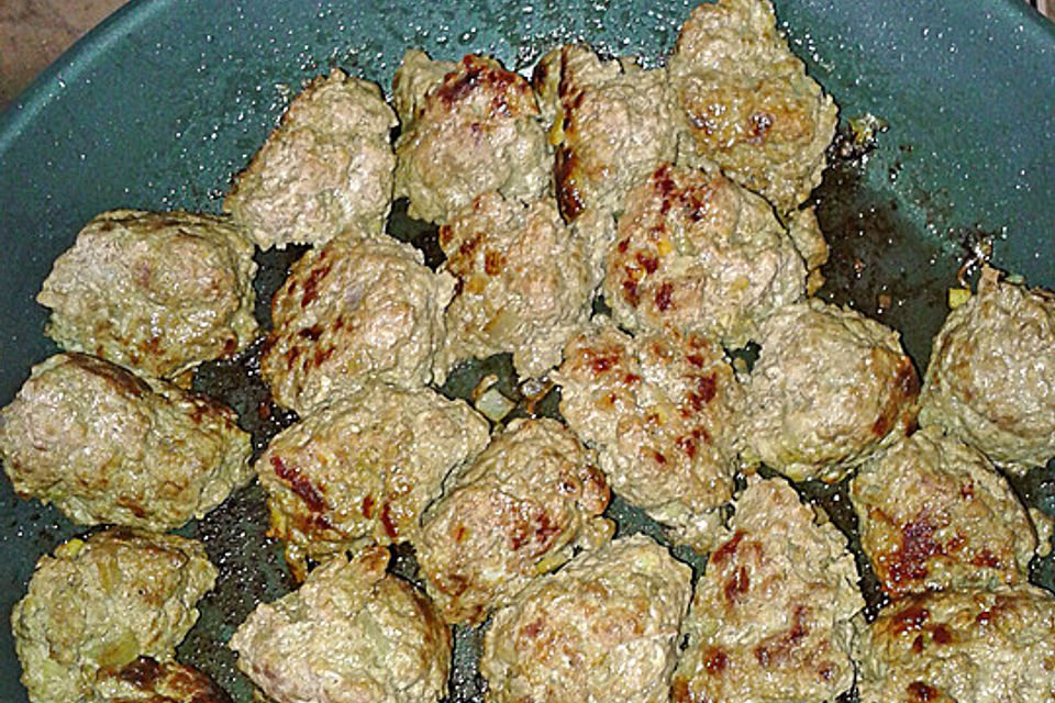 Hackbällchen in Kokos-Curry-Tomatensauce