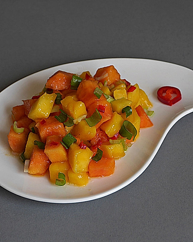 Mango-Papaya Salat mit Chili-Limetten-Dressing