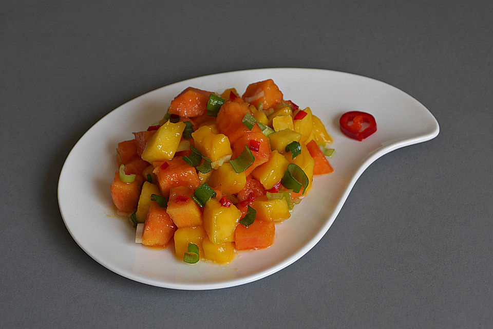 Mango-Papaya Salat mit Chili-Limetten-Dressing