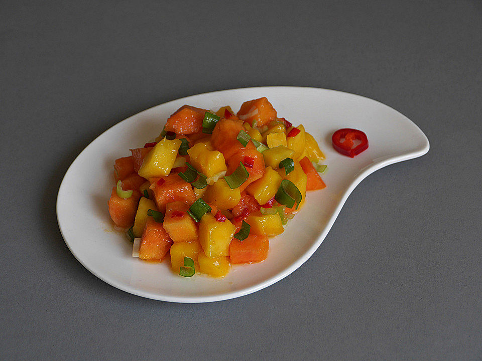 Mango-Papaya Salat mit Chili-Limetten-Dressing - Kochen Gut | kochengut.de