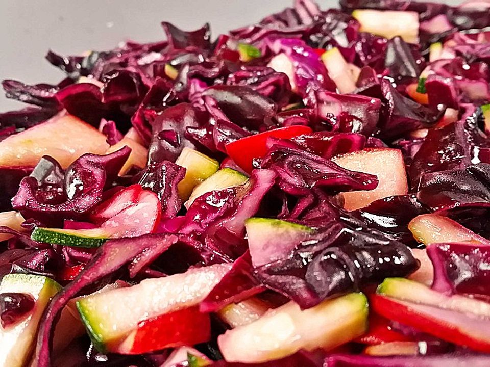 Rotkohl-Gemüse-Salat von OhCinderella| Chefkoch