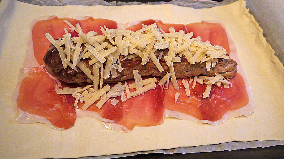 Schweinefilet im Parmaschinken-Blätterteigmantel mit Tagliatelle an ...