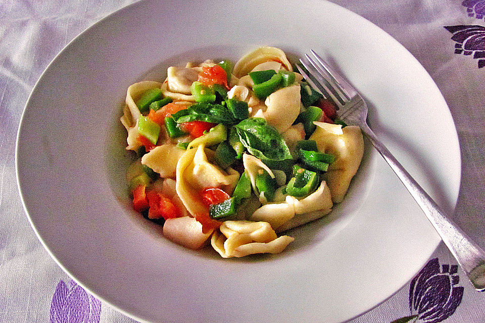 Pikante Pfannentortellini mit Limettenaroma Pikante Pfannentortellini mit Limettenaroma