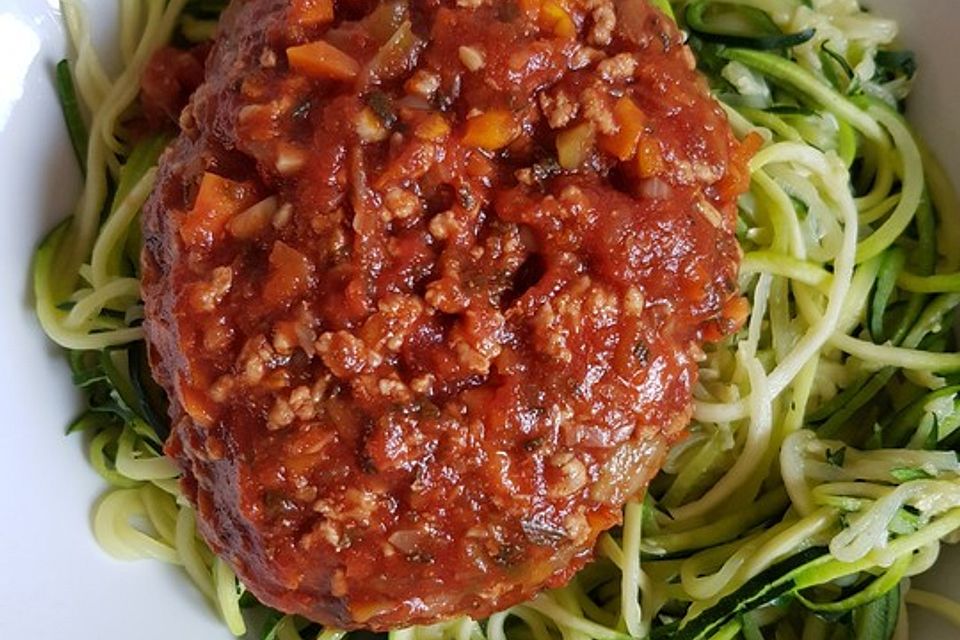 Zucchinispaghetti mit Bolognese