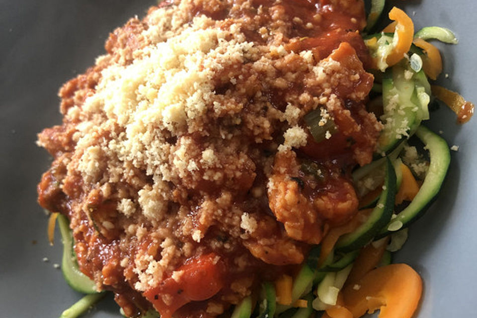 Zucchinispaghetti mit Bolognese