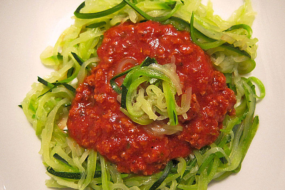 Zucchinispaghetti mit Bolognese