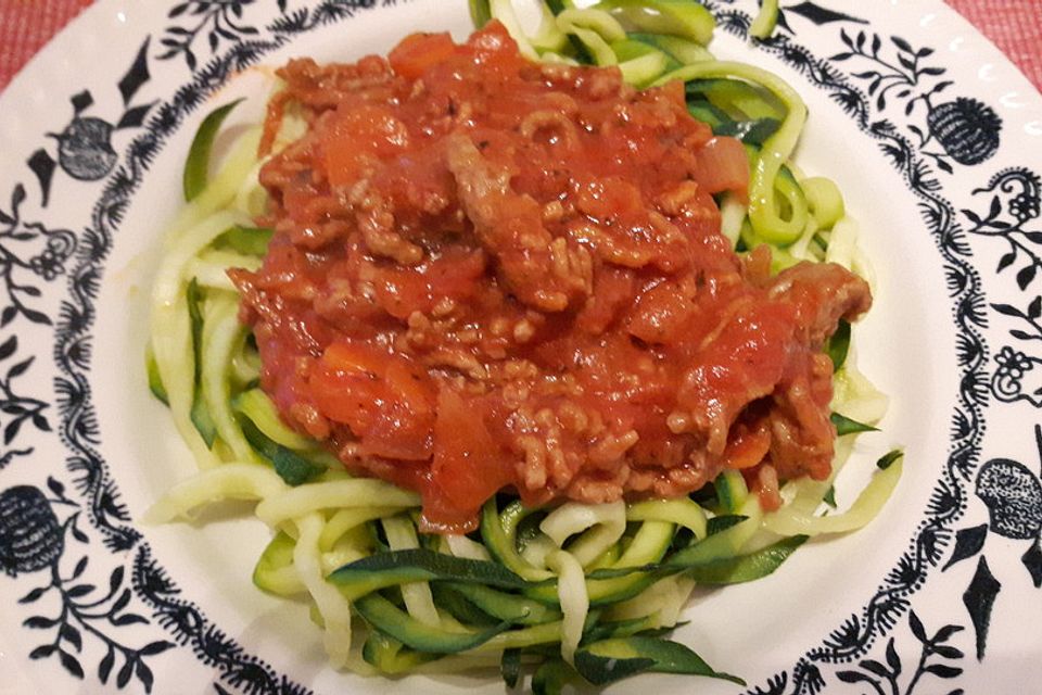 Zucchinispaghetti mit Bolognese