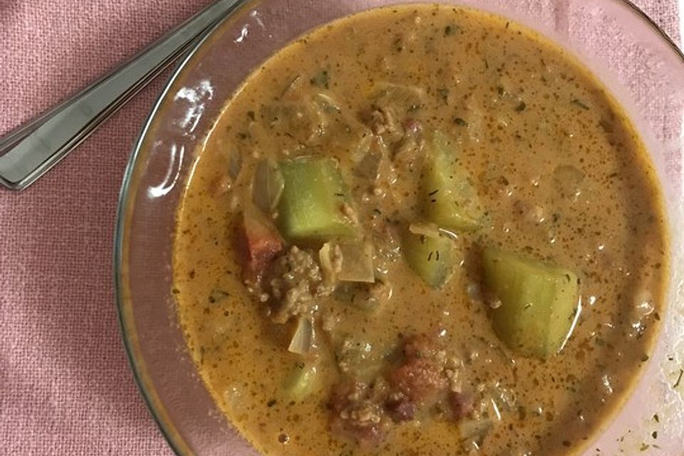 Olivers rote Gurkensuppe