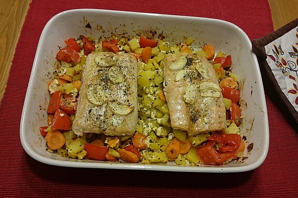 Lachs im Gemüsebett