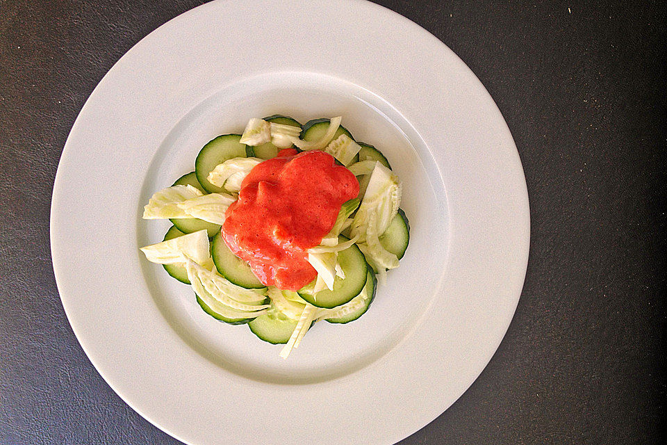 Erdbeer-Ingwerschaum auf Fenchel-Gurkensalat