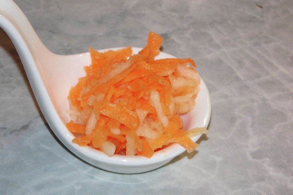 Apfel-Möhrensalat