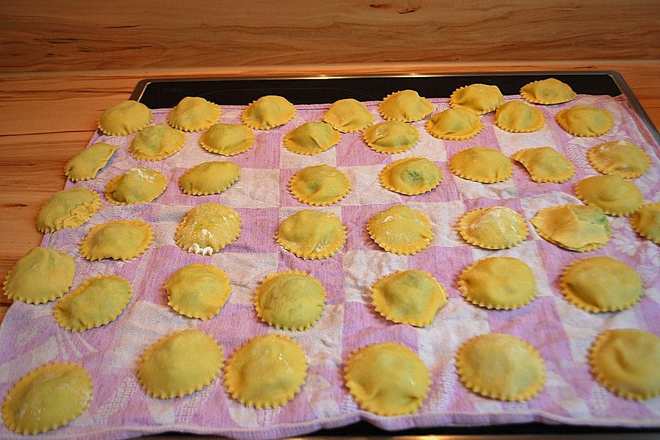 Ravioli mit Brokkolifüllung