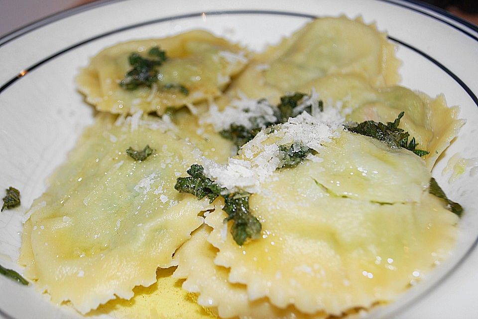 Ravioli mit Brokkolifüllung