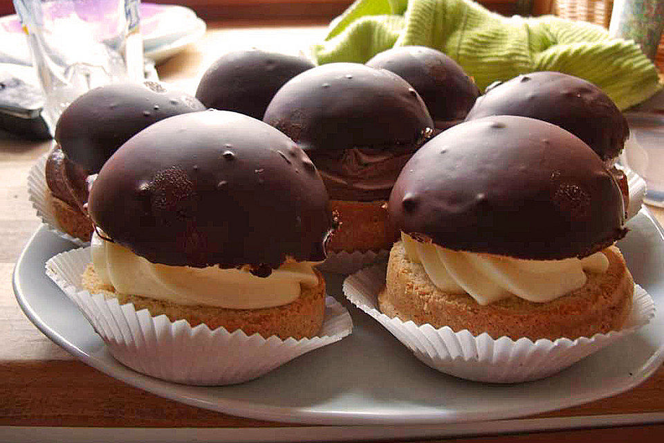 Schoko-Rührteigballen mit Buttercreme-Füllung