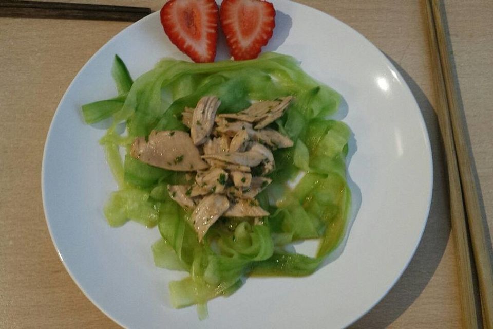 Japanischer Gurkensalat mit Hähnchenbrust