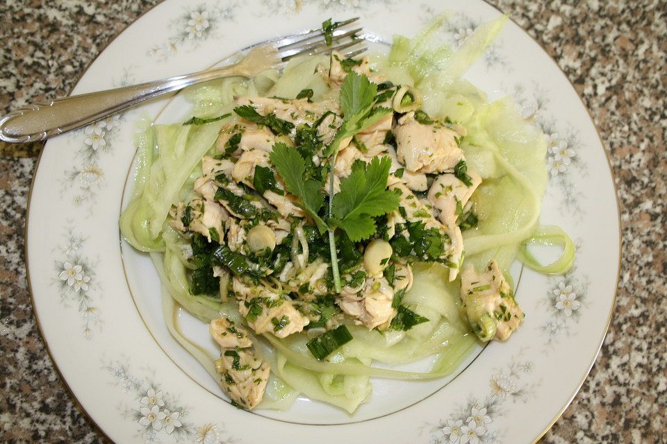 Japanischer Gurkensalat mit Hähnchenbrust