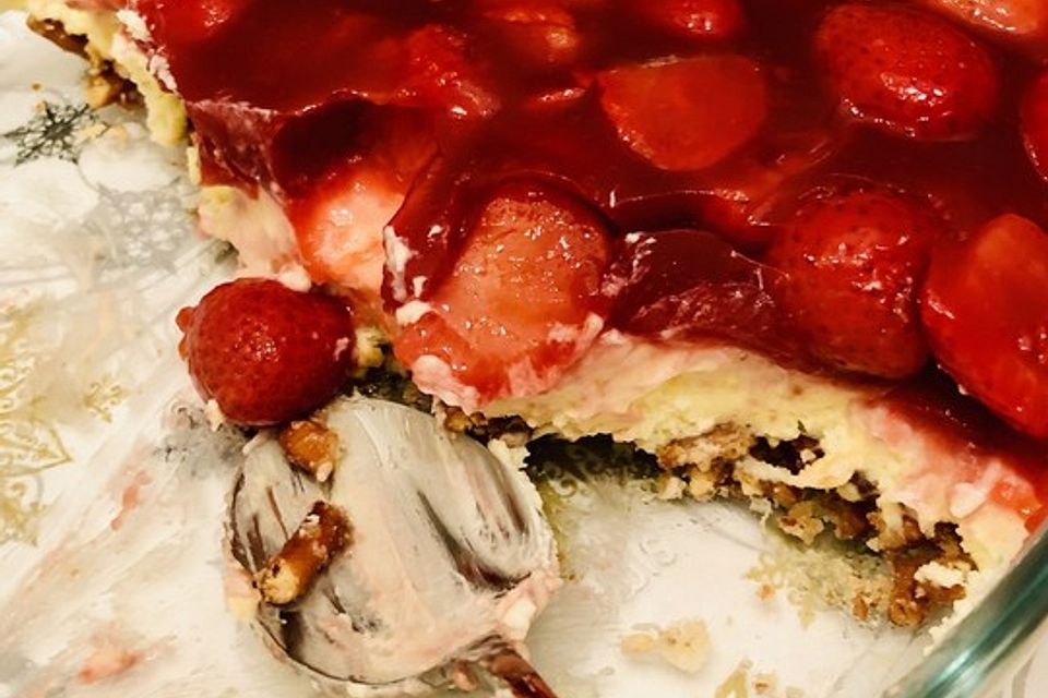 Strawberry Pretzel Salad