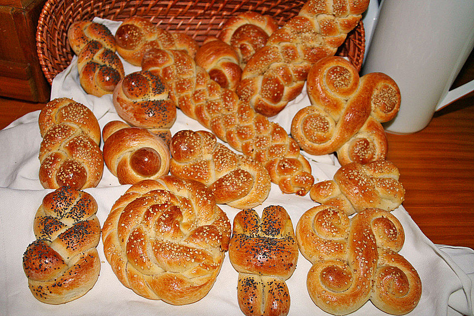 Geflochtene Brötchen