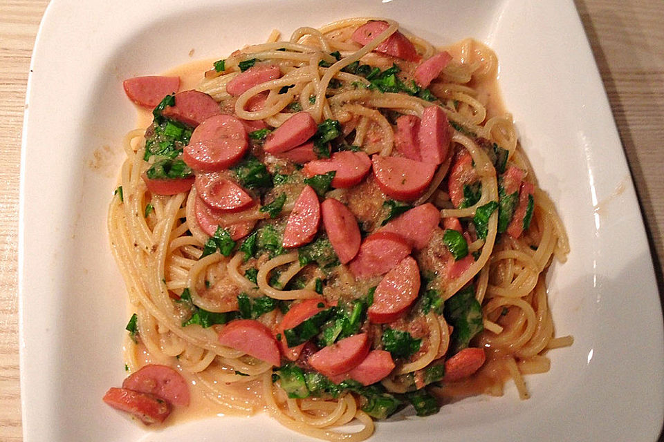 Bärlauchspaghetti  mit Rote Bete-Senf-Soße