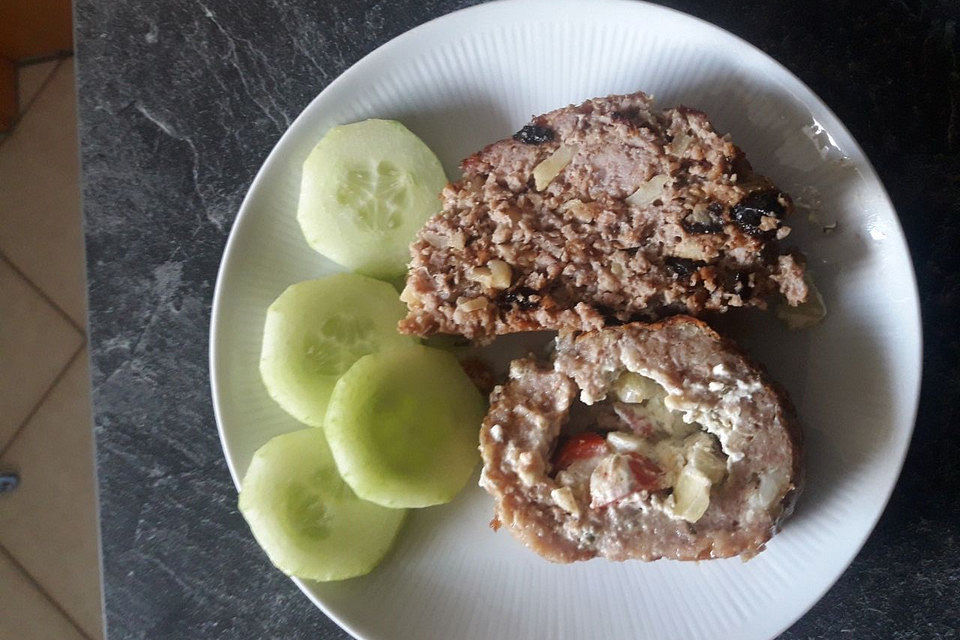 Hackbraten mit Apfel und Backpflaumen Hackbraten mit Apfel und Backpflaumen
