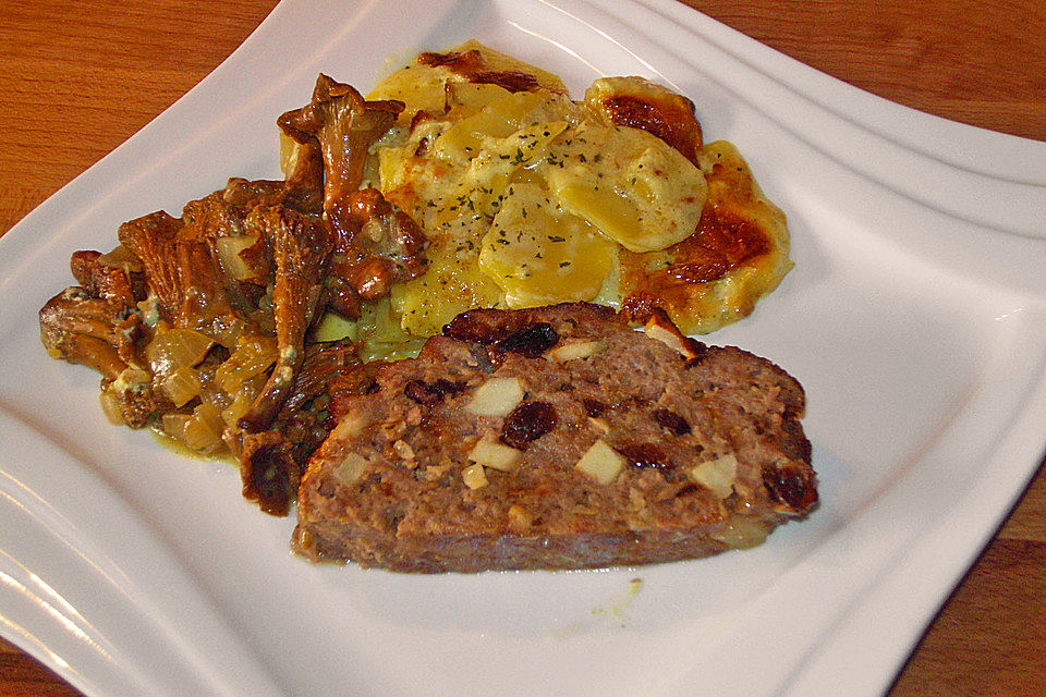 Hackbraten mit Apfel und Backpflaumen Hackbraten mit Apfel und Backpflaumen