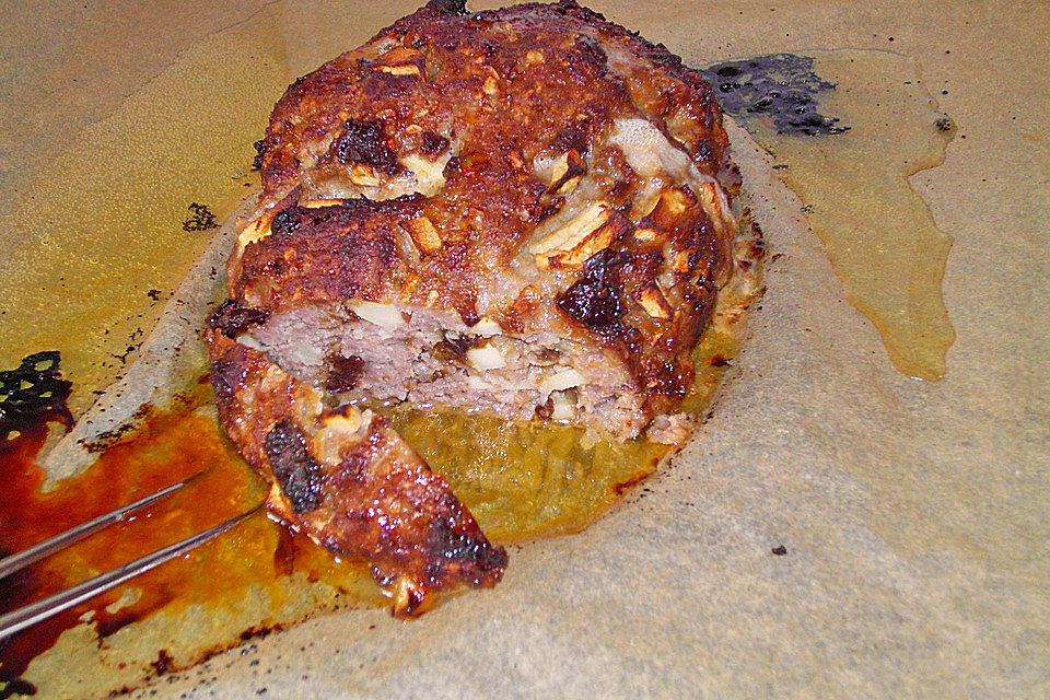 Hackbraten mit Apfel und Backpflaumen Hackbraten mit Apfel und Backpflaumen