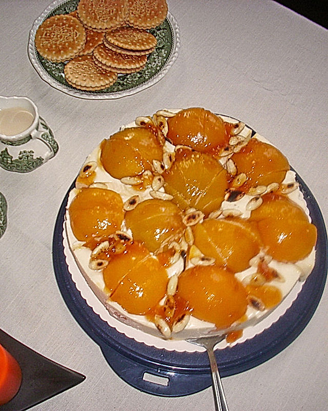 Panna cotta-Torte mit Pfirsichen