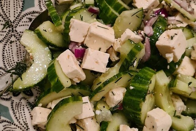 Gurkensalat mit Schafskäse von Nessi07| Chefkoch
