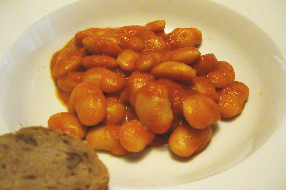 Griechische dicke weiße Bohnen in Tomatensoße