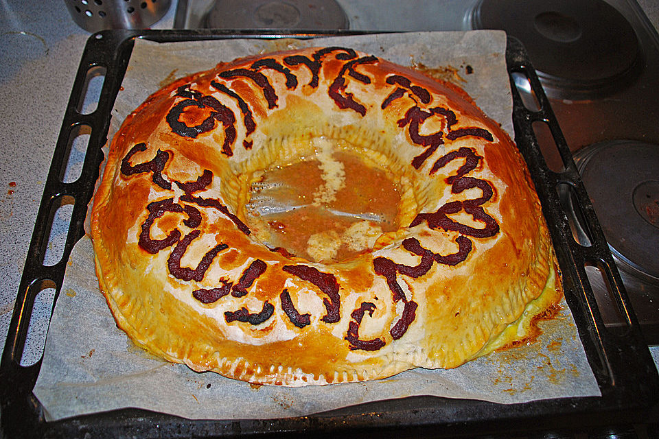 Pizza-Ring mit Paprika-Tomatenfüllung (variabel)