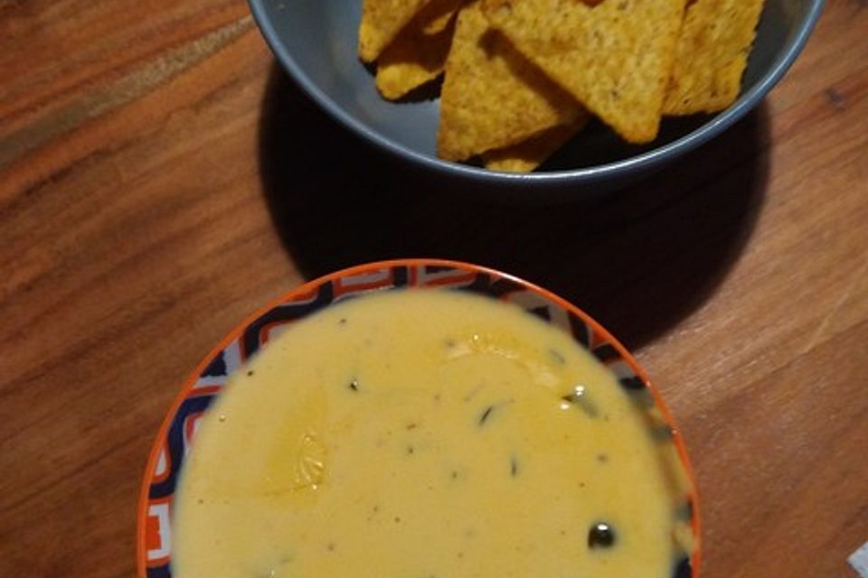 Easy Delicious Chili Cheese Sauce