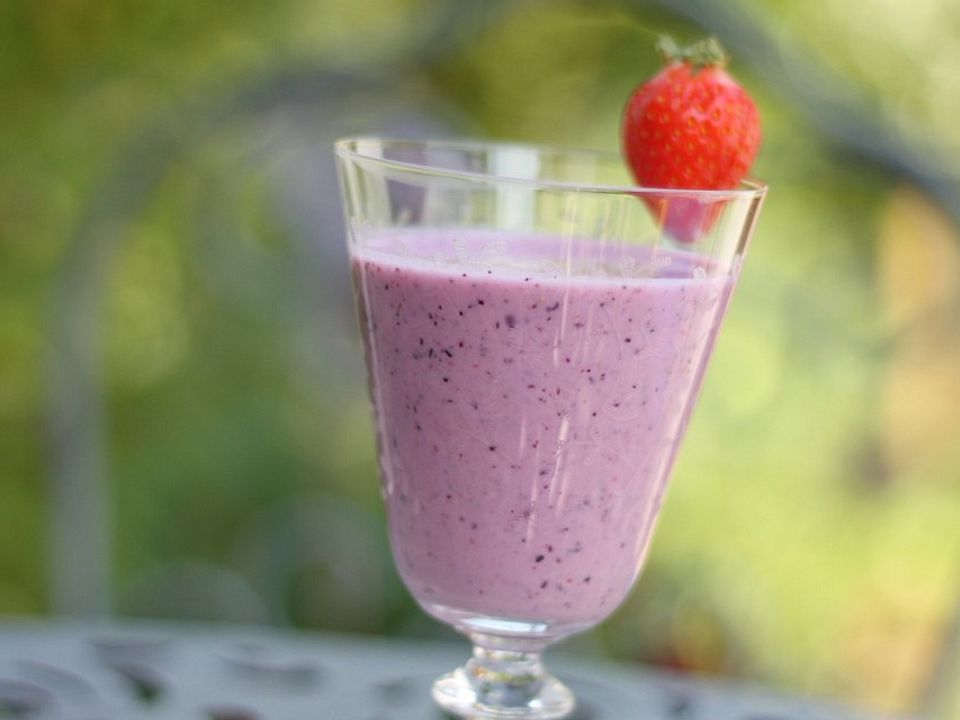 Violett Shake - Heidelbeer und Erdbeere von Amysa| Chefkoch